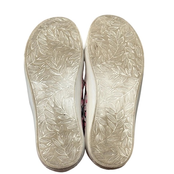 LILLY PULITZER Julie Sneakers "Hangin With My Boo" Size 6 Panda Hibiscus Shoe - Picture 7 of 9